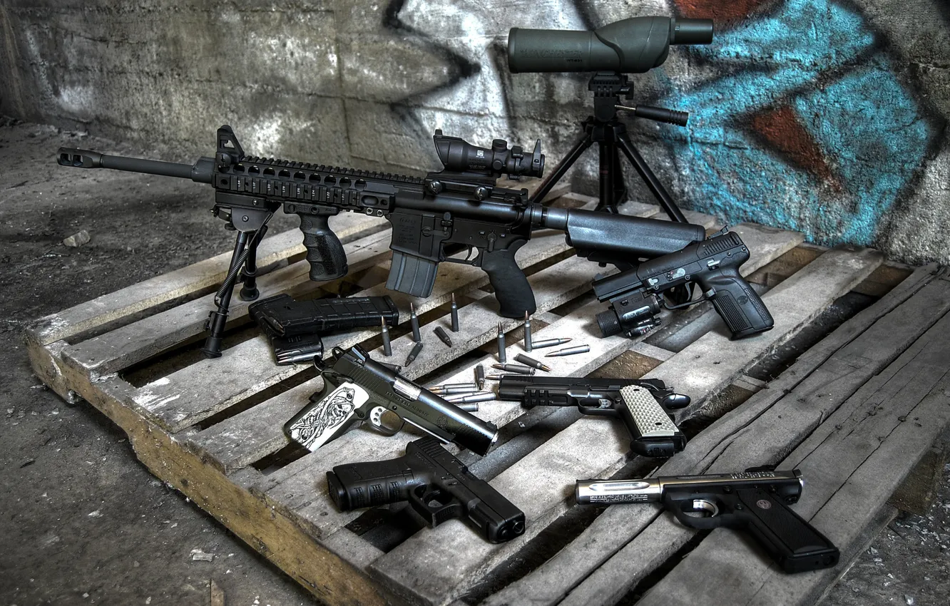 Фото обои оружие, пистолеты, патроны, винтовка, штурмовая, поддон
