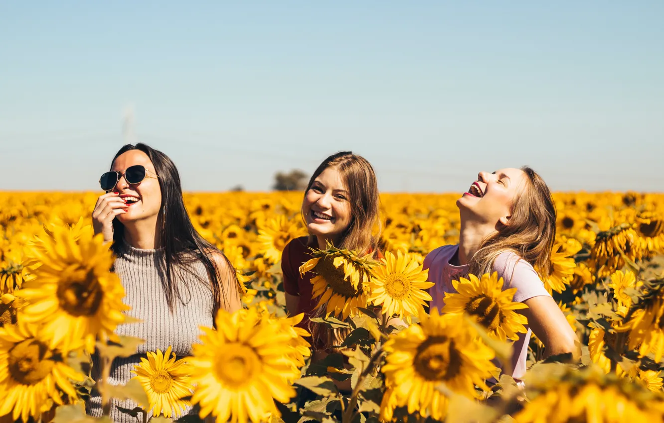 Фото обои Sky, Flowers, Girls, Women, Sunflowers, Sun Glasses, Antonino Visalli