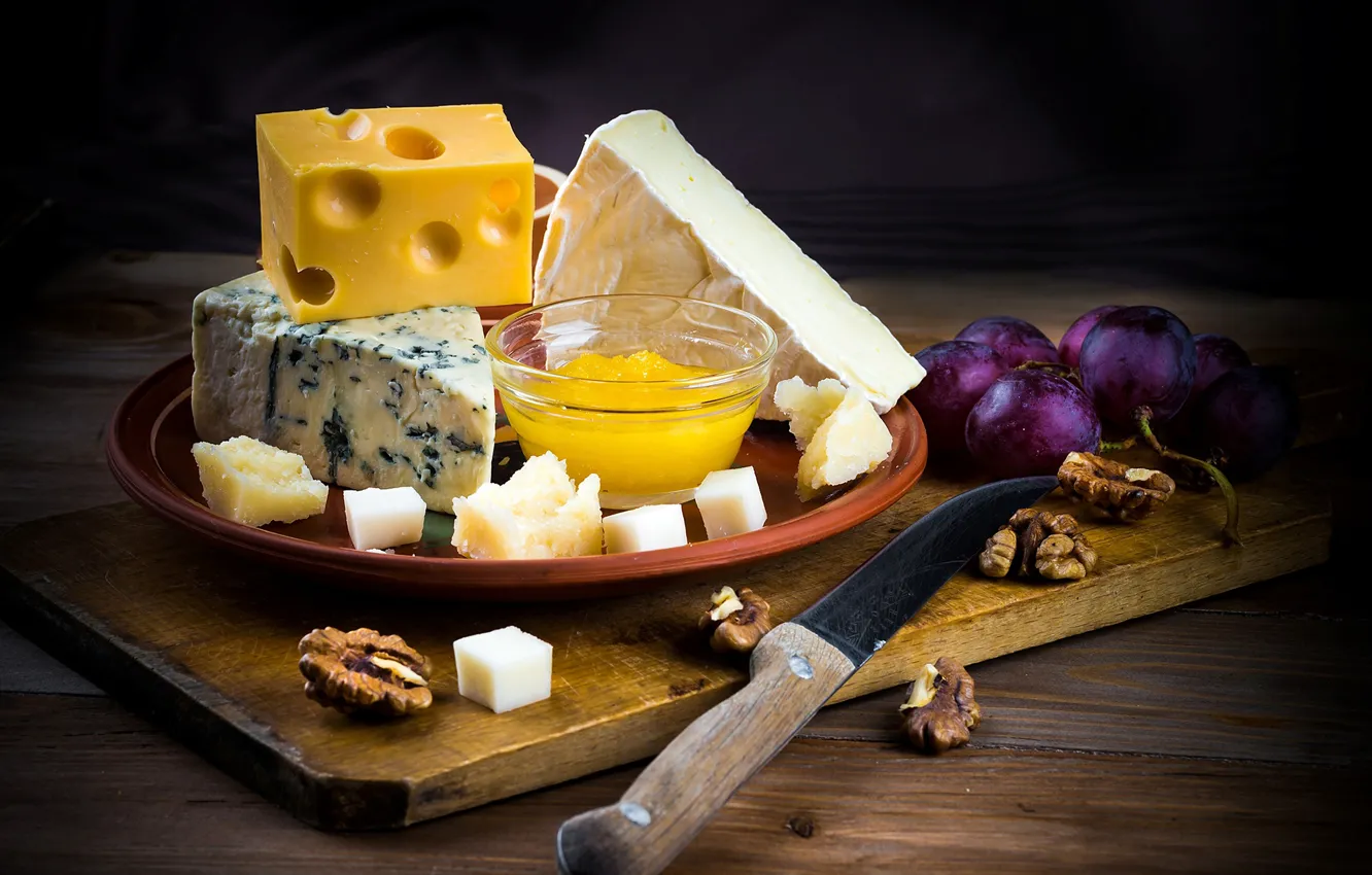 Фото обои сыр, мед, виноград, нож, орехи