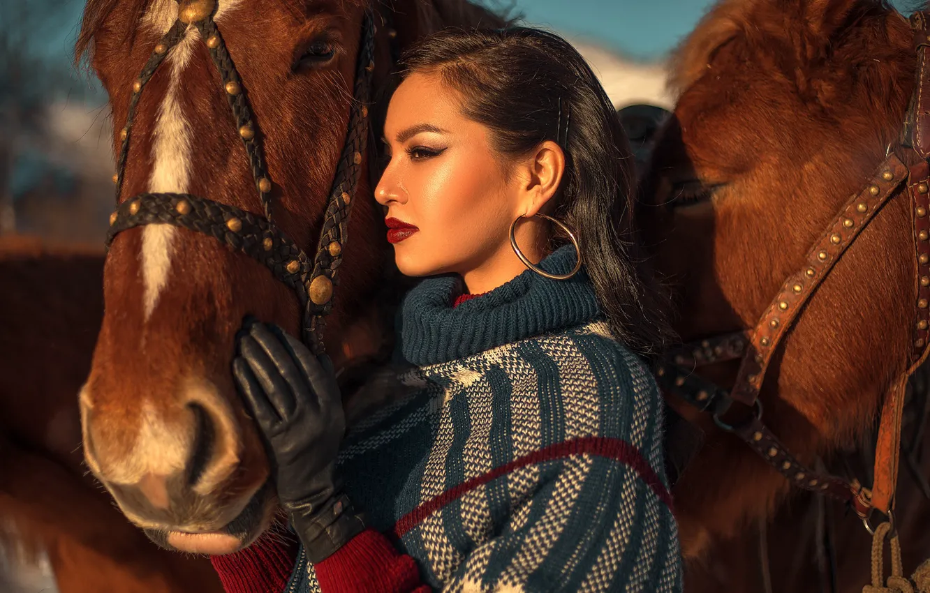 Фото обои девушка, лицо, рука, кони, макияж, лошади, профиль, перчатка