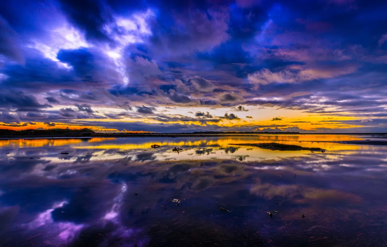 Фото обои небо, облака, озеро, отражение, краски, вечер, зарево