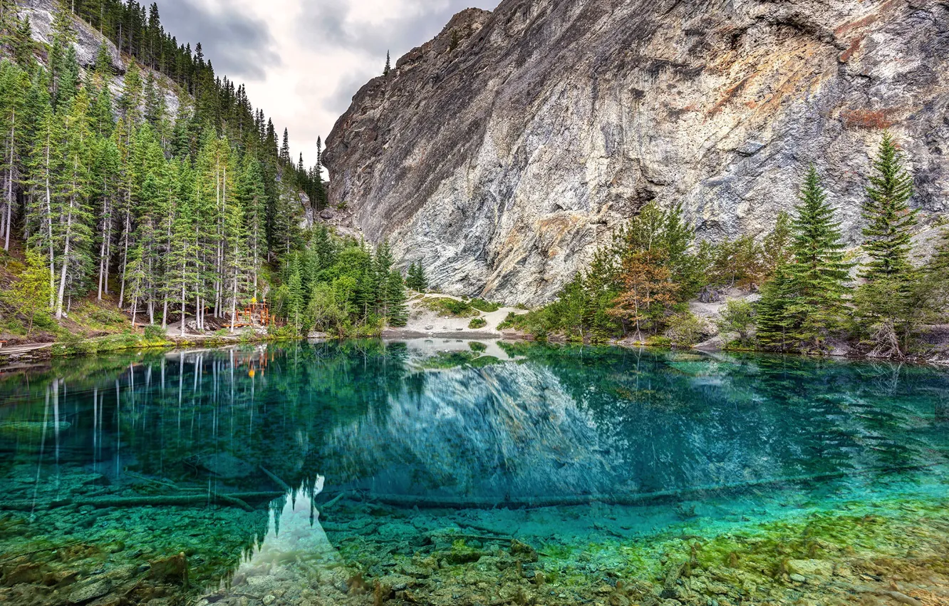 Фото обои Alberta, Canada, near the town of Canmore, Grassi Lakes