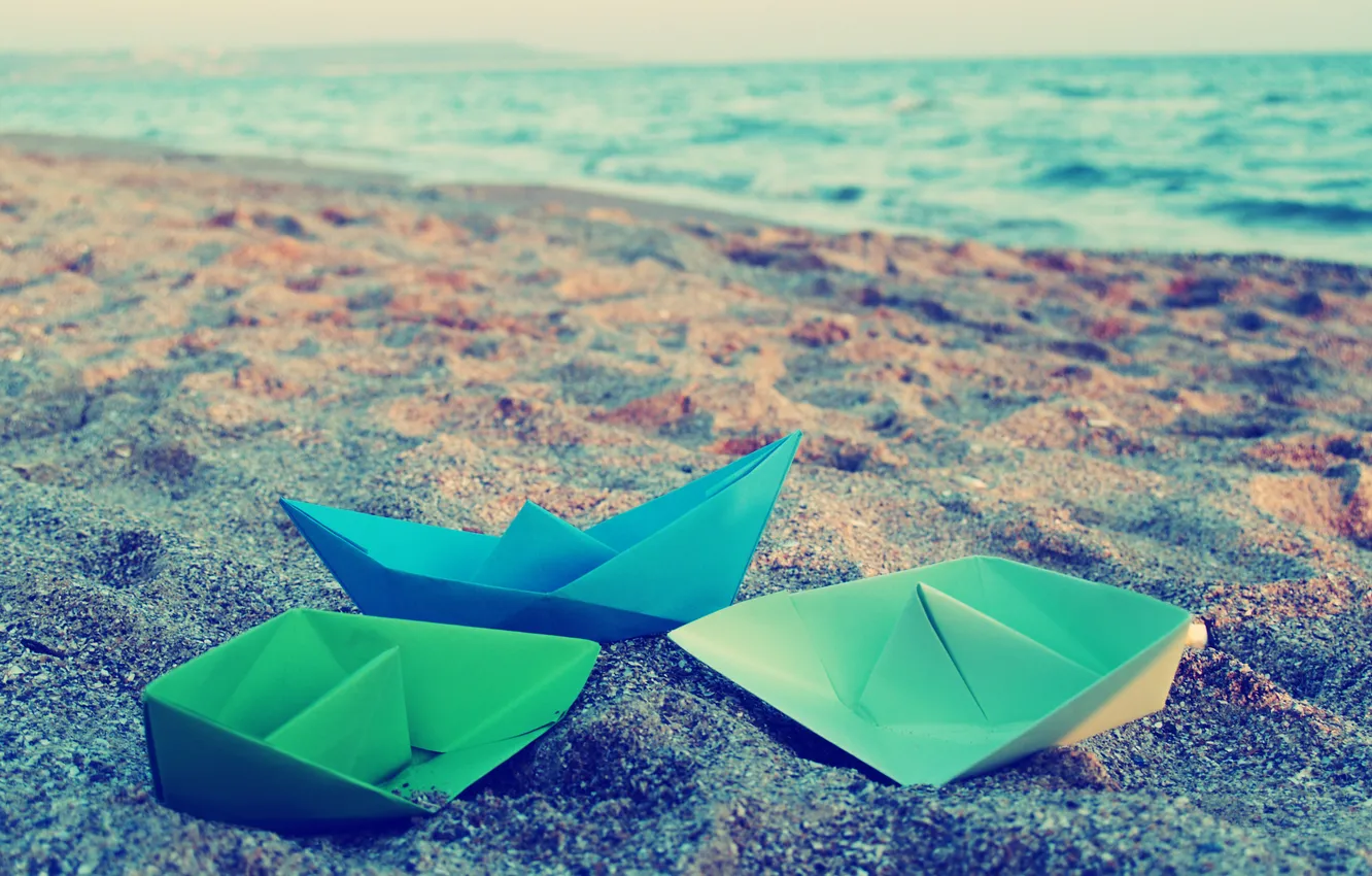Фото обои песок, море, обои, цветные, бумажные кораблики