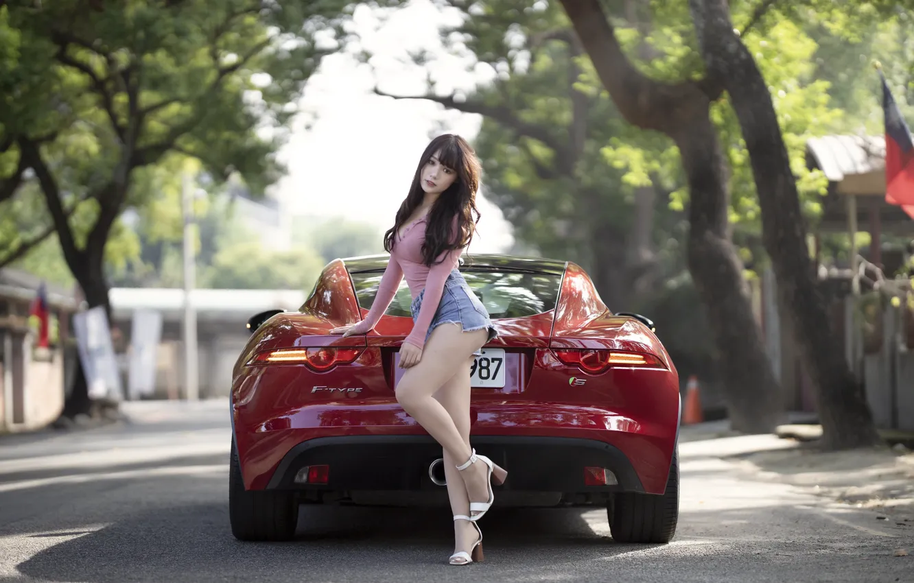 Фото обои машина, девушка, лицо, поза, стиль, шорты