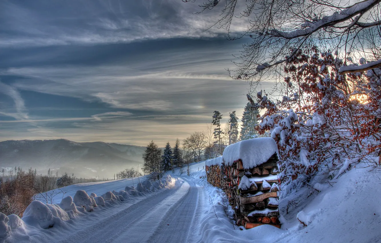 Фото обои зима, дорога, снег, дрова