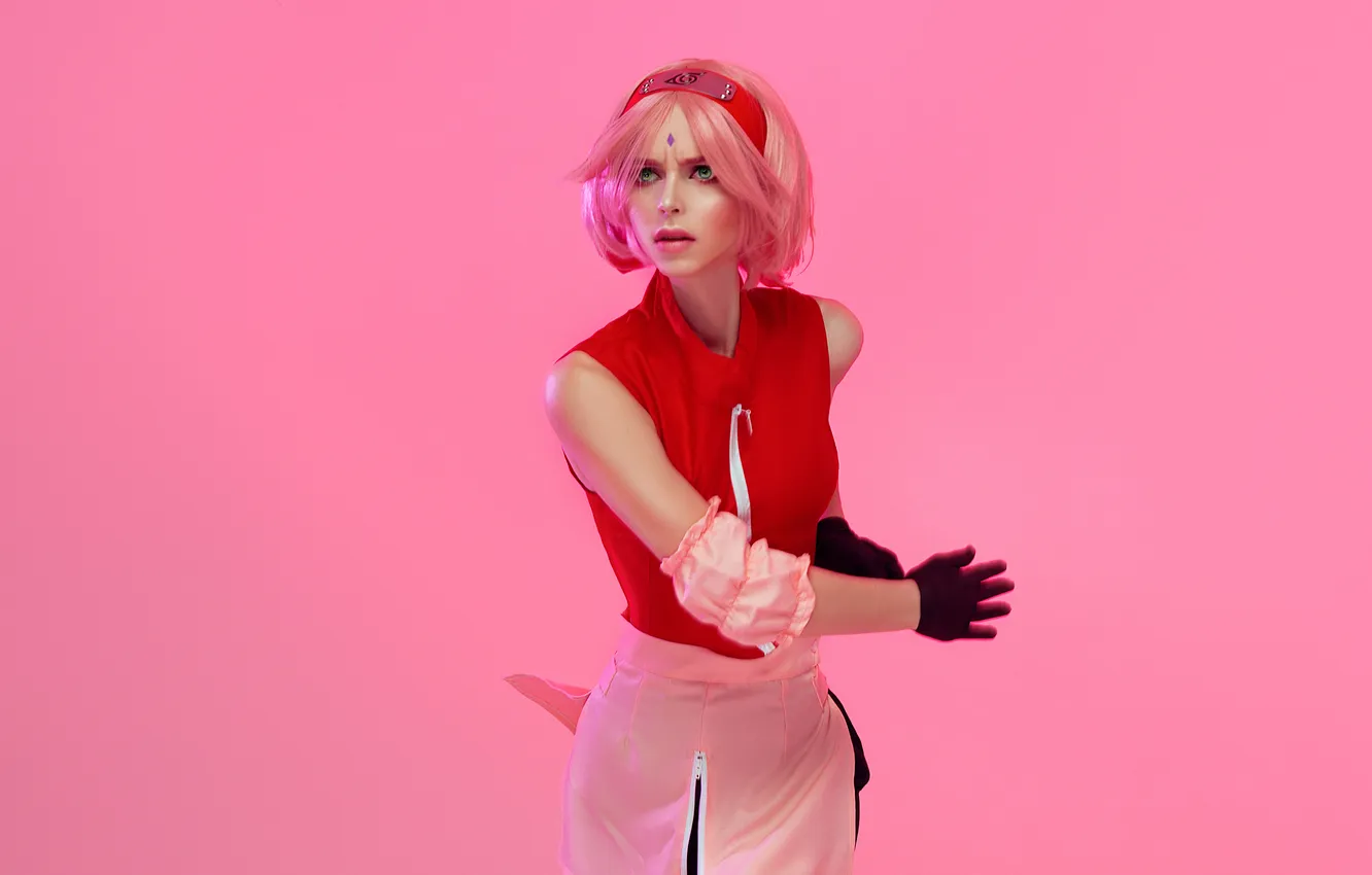 Фото обои жест, розовый фон, розовые волосы, Sakura Haruno, милая девушка, Cosplay, красная безрукавка