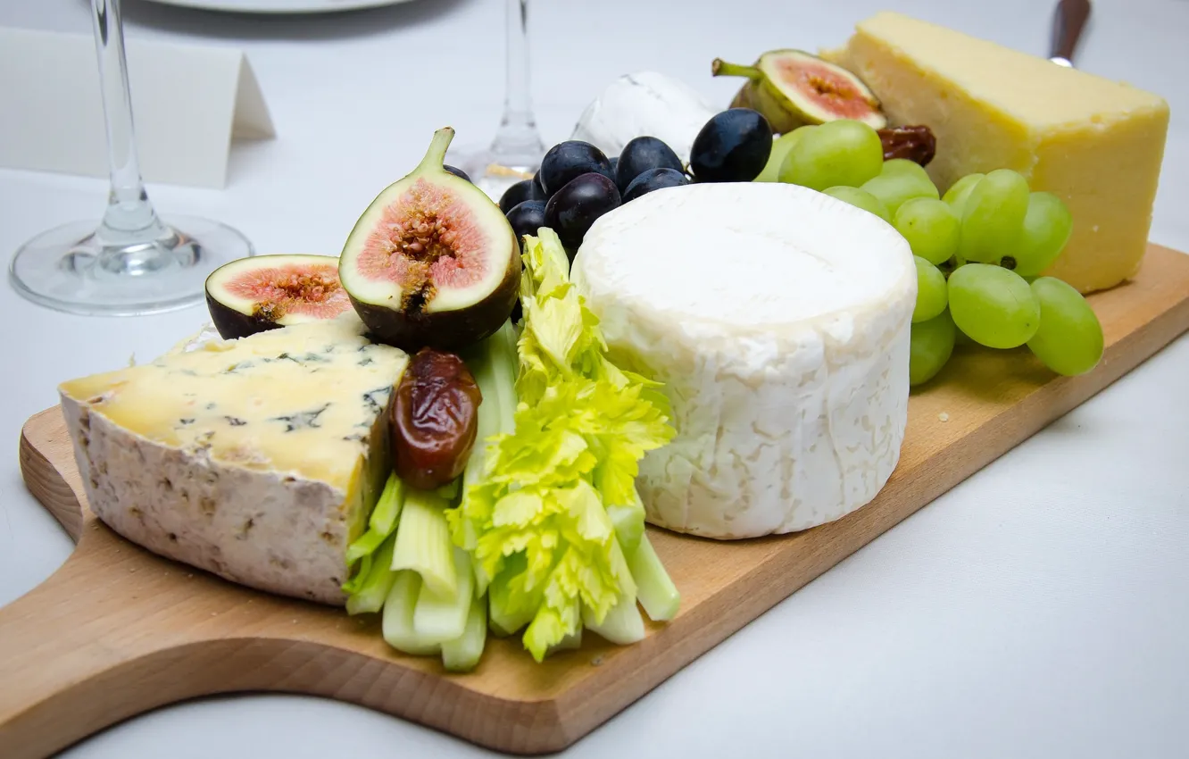 Фото обои сыр, виноград, фрукты, сельдерей, инжир, закуски, финик