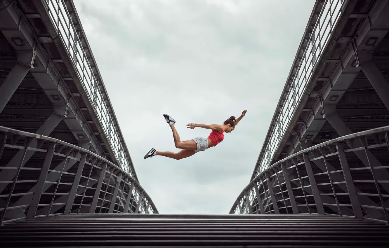 Фото обои прыжок, спортсменка, гимнастка, прыгунья, Emilie Caillon