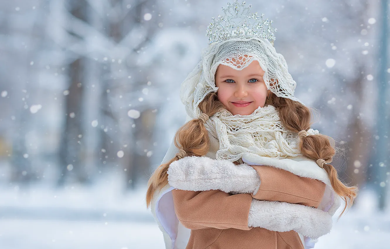 Фото обои зима, лес, снег, природа, поза, улыбка, парк, ребенок