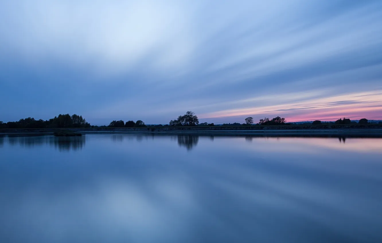 Фото обои деревья, озеро, гладь, отражение, вечер, сумерки, Buckinghamshire, Marsworth