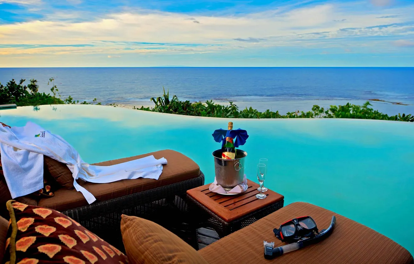 Фото обои отдых, relax, шампанское, шезлонги, fresh drink, blue sea view, terrific infinity pool, потрясающий пейзажный бассейн