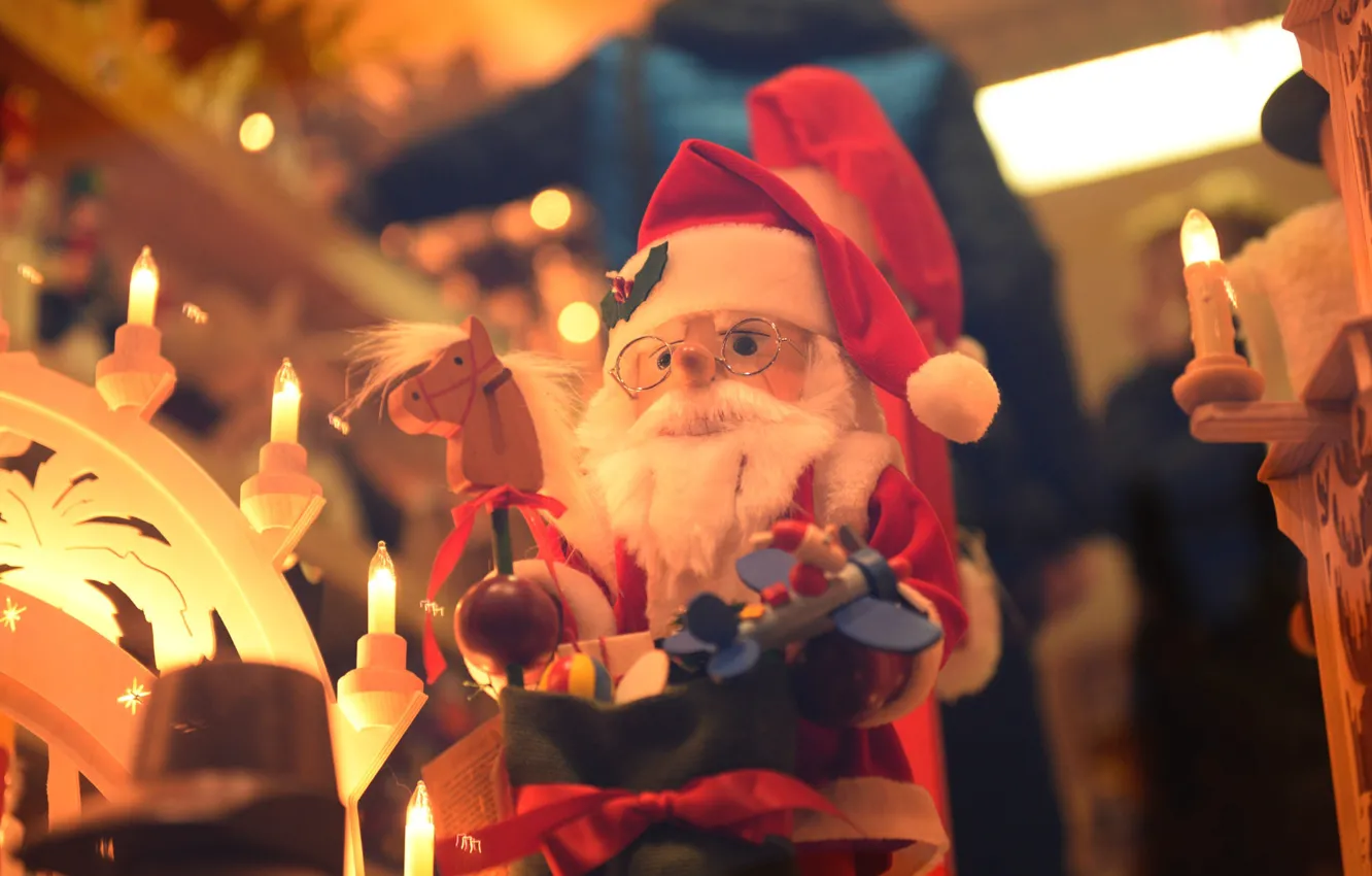 Фото обои зима, свет, праздник, игрушка, свечи, кукла, Рождество, Новый год