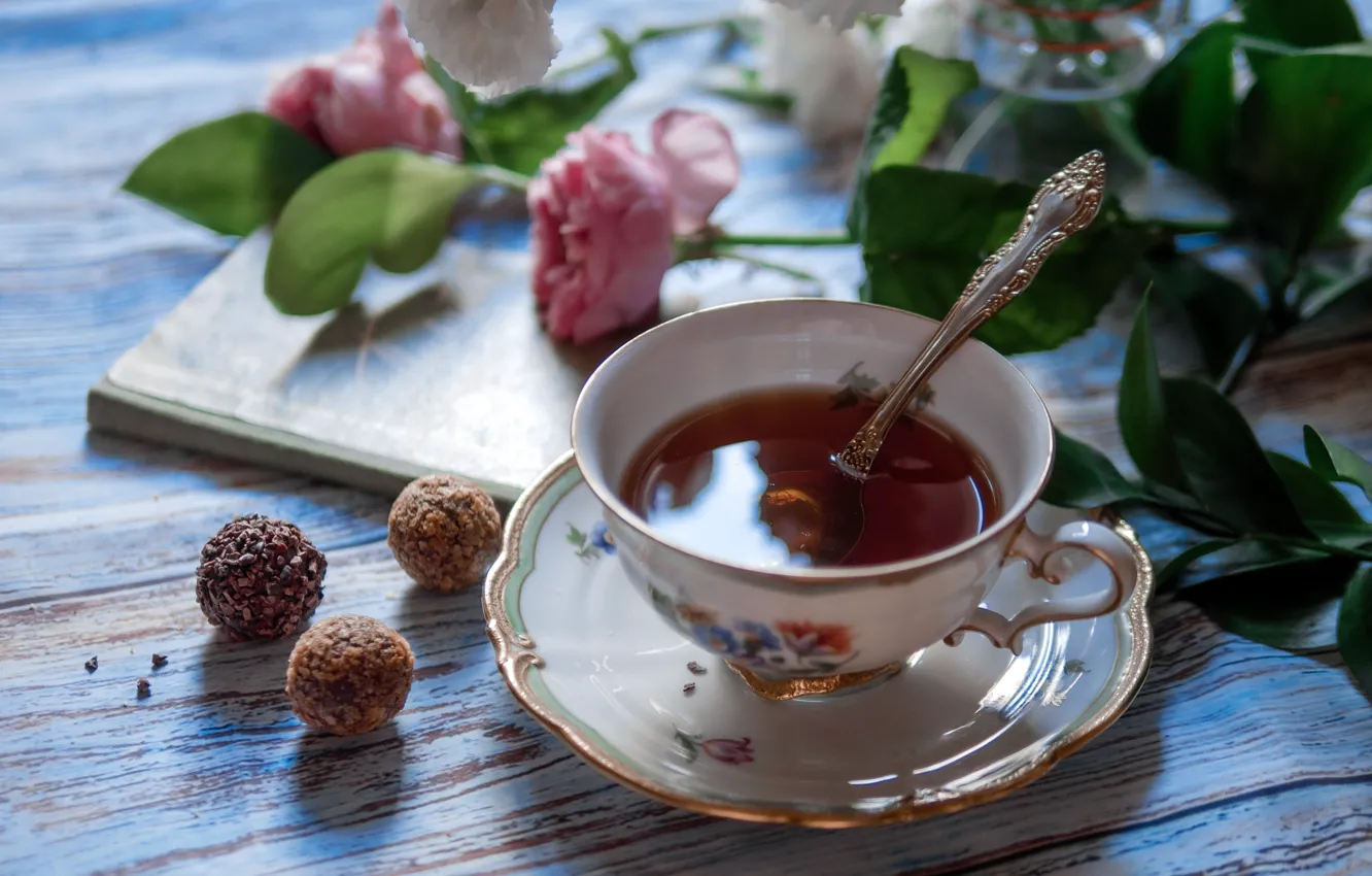 Фото обои листья, шарики, цветы, чай, доски, розы, букет, конфеты