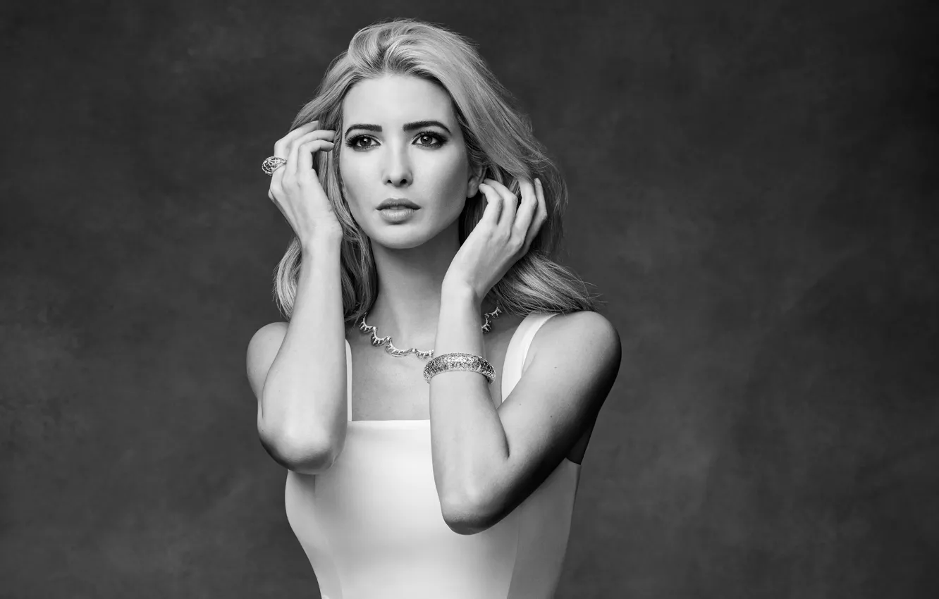 Фото обои взгляд, девушка, модель, красивая, черно-белое фото, Ivanka Trump, Иванка Трамп