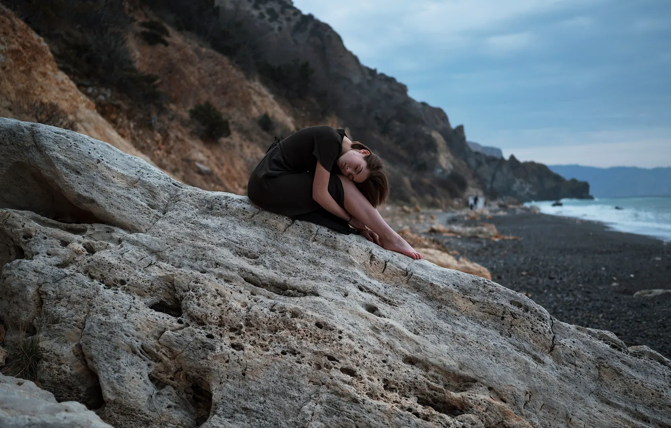 Фото обои море, девушка, природа, поза, скалы, берег, вечер, Aleks Five
