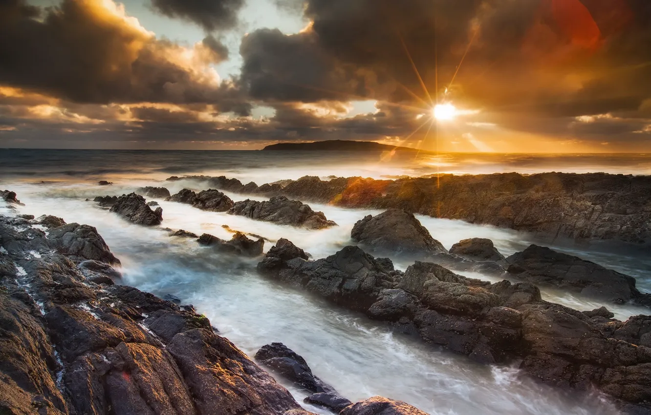 Фото обои море, небо, солнце, природа, блики, камни, скалы
