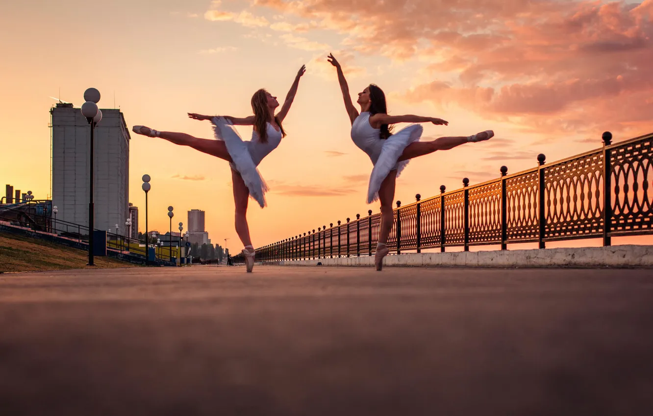Фото обои танец, набережная, балерины, Саратов