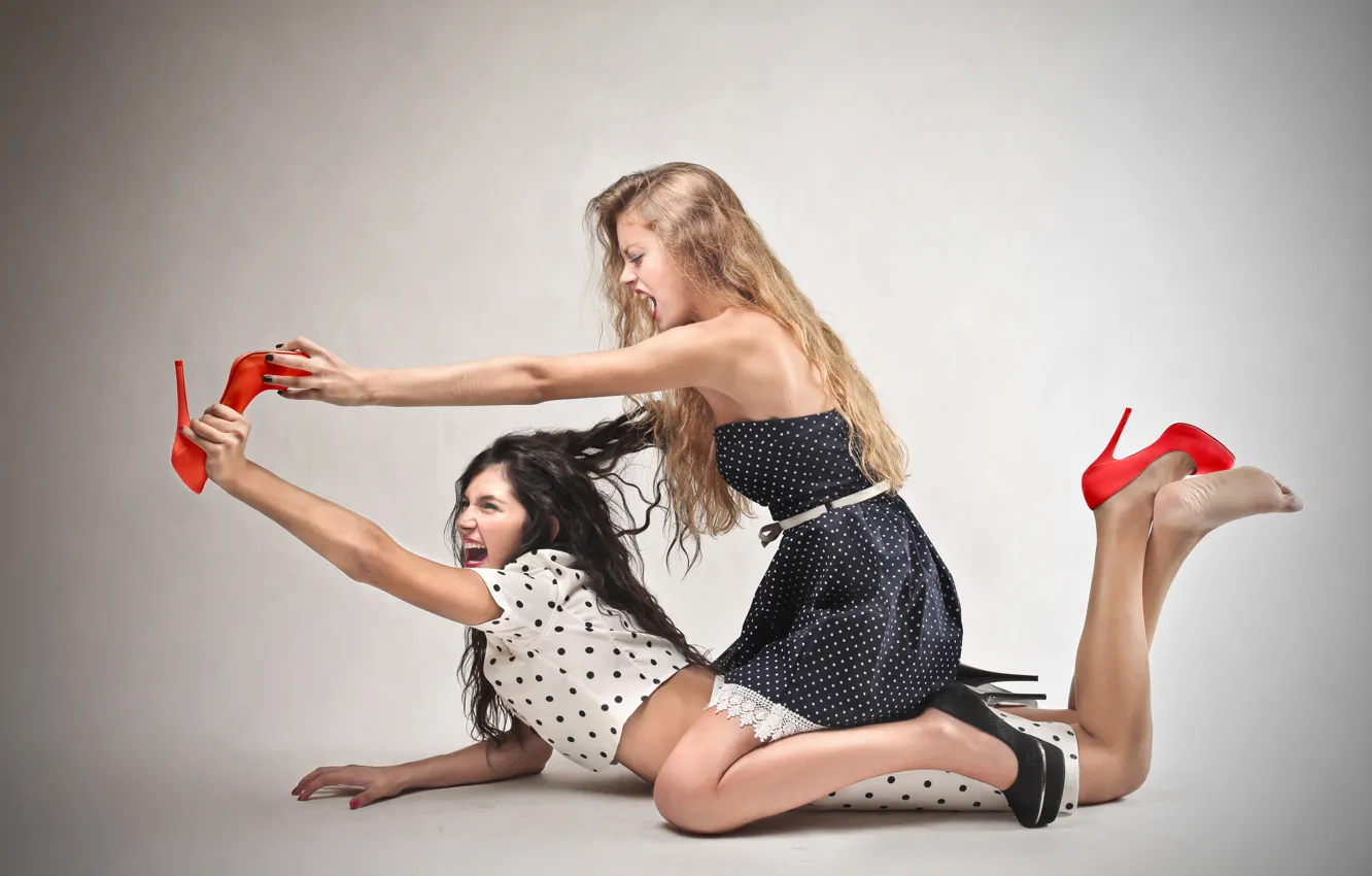 Фото обои девушки, волосы, драка, туфли, каблук, конфликт, ссора