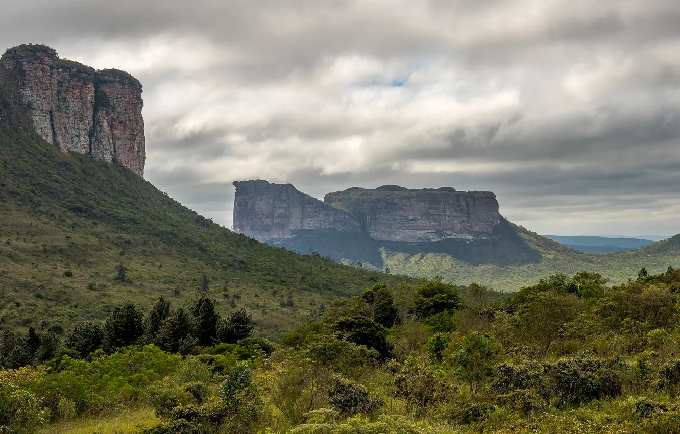 Фото обои горы, Бразилия, долины, Баия, серые облака, Шапада-Диамантина