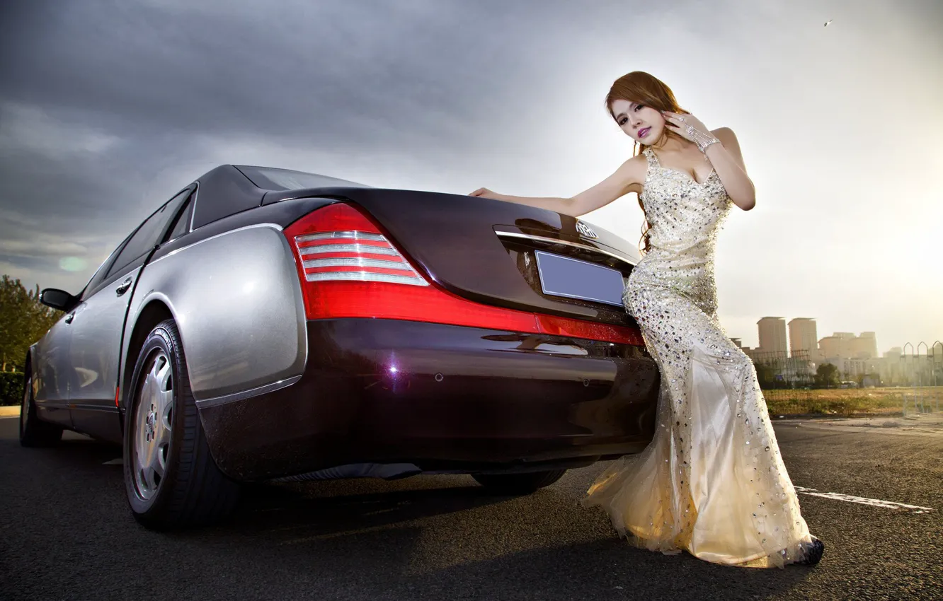 Фото обои авто, взгляд, Девушки, платье, азиатка, красивая девушка, позирует над машиной, Mercedes-maybach