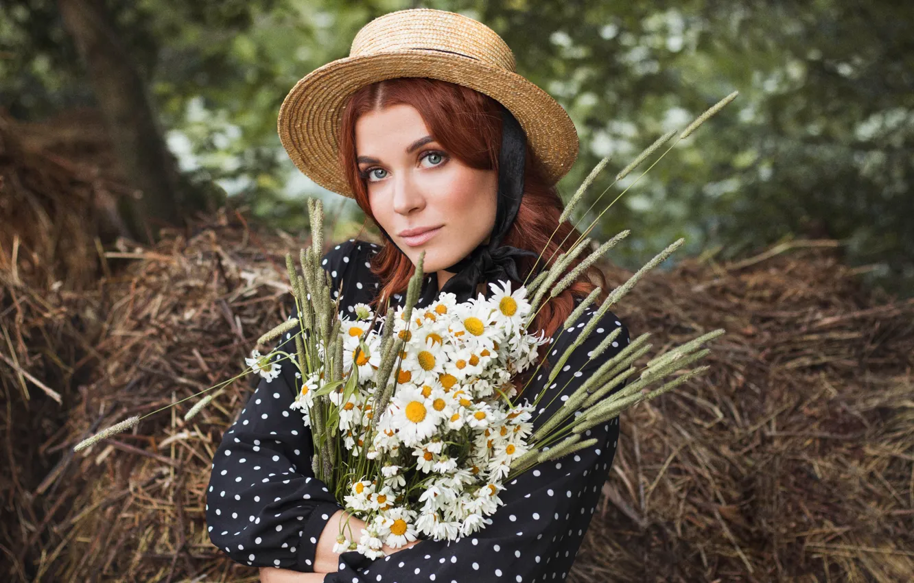 Фото обои взгляд, девушка, цветы, портрет, ромашки, букет, шляпка, Элина Гарипова