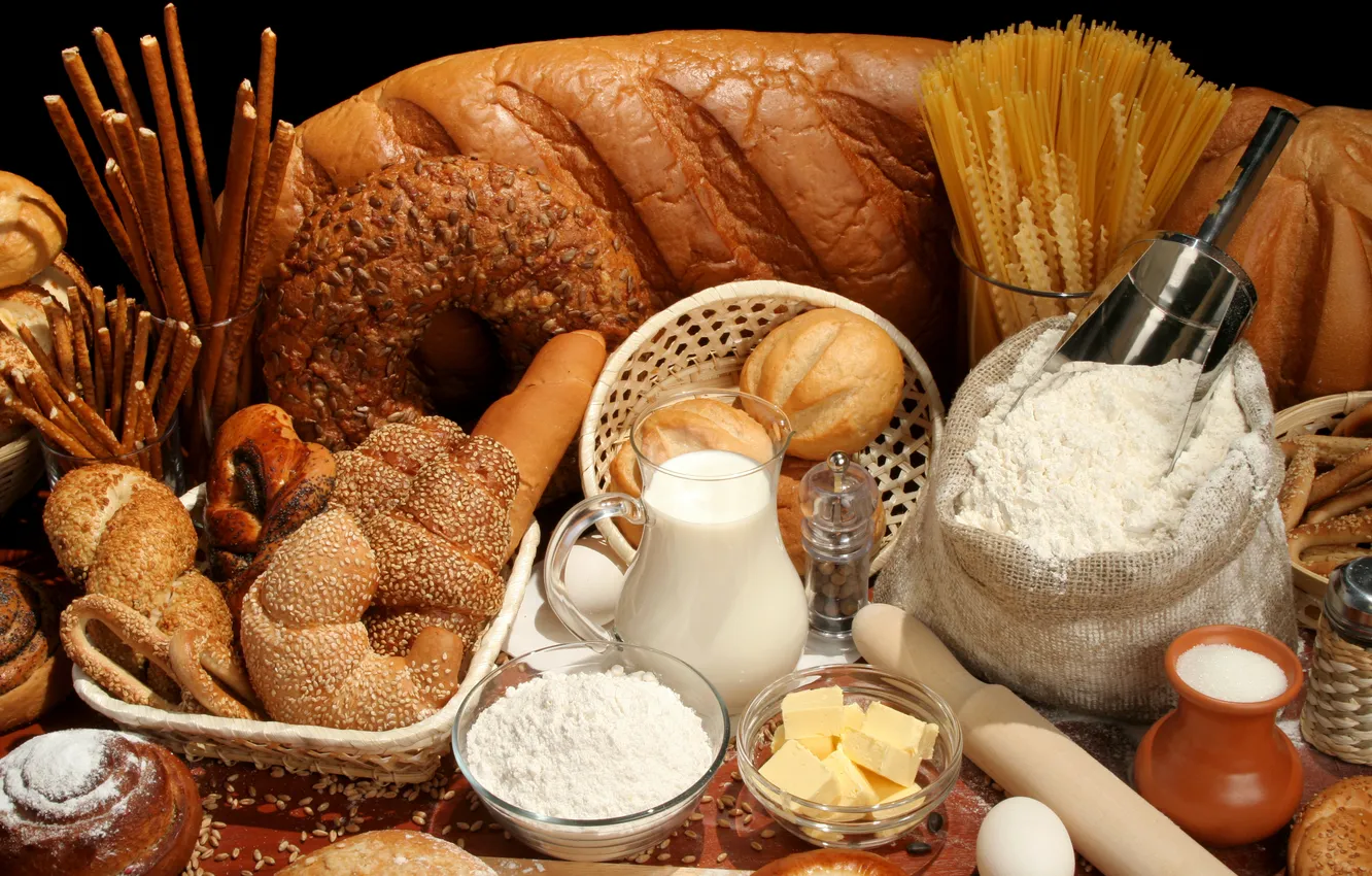 Фото обои яйцо, масло, молоко, хлеб, спагетти, мука, булочки, корзинки