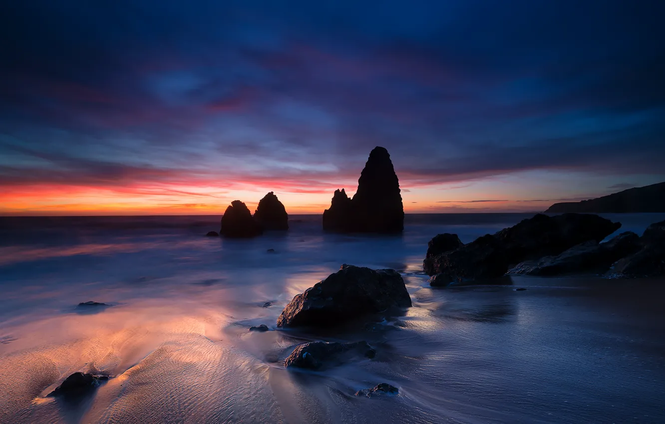 Фото обои песок, небо, облака, закат, пролив, камни, океан, скалы