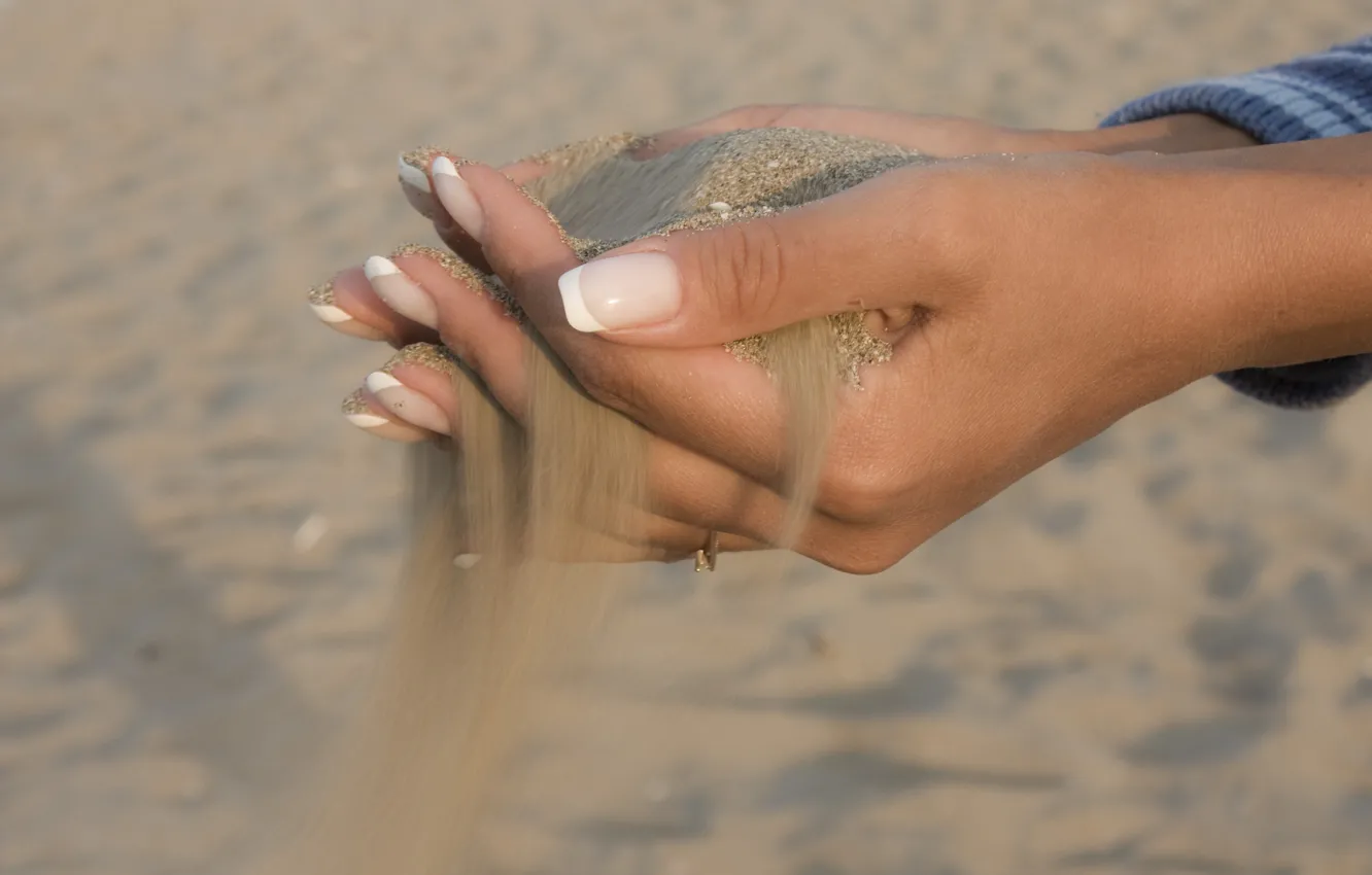 Фото обои песок, руки, пальцы