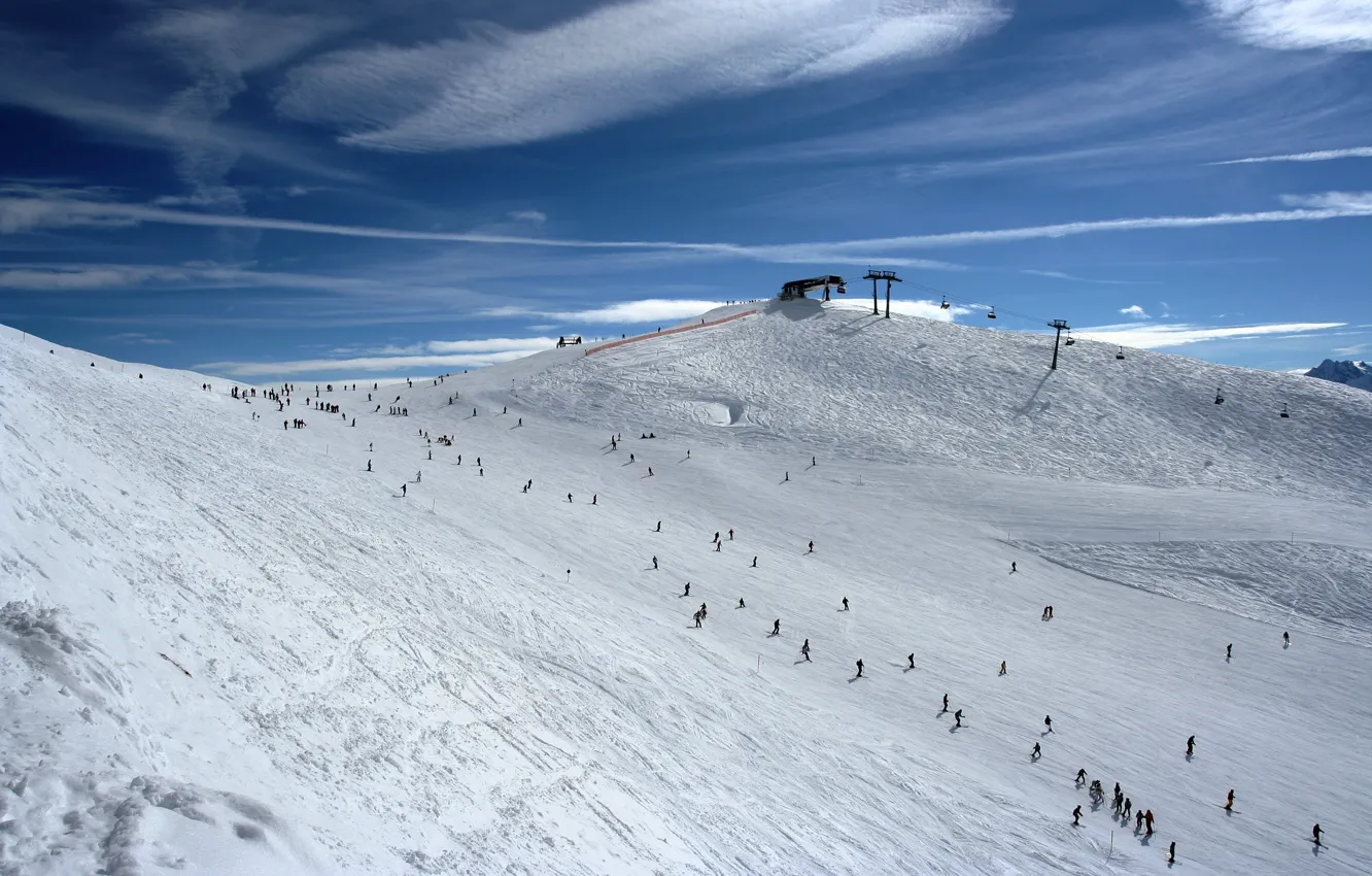 Фото обои снег, склон, лыжники