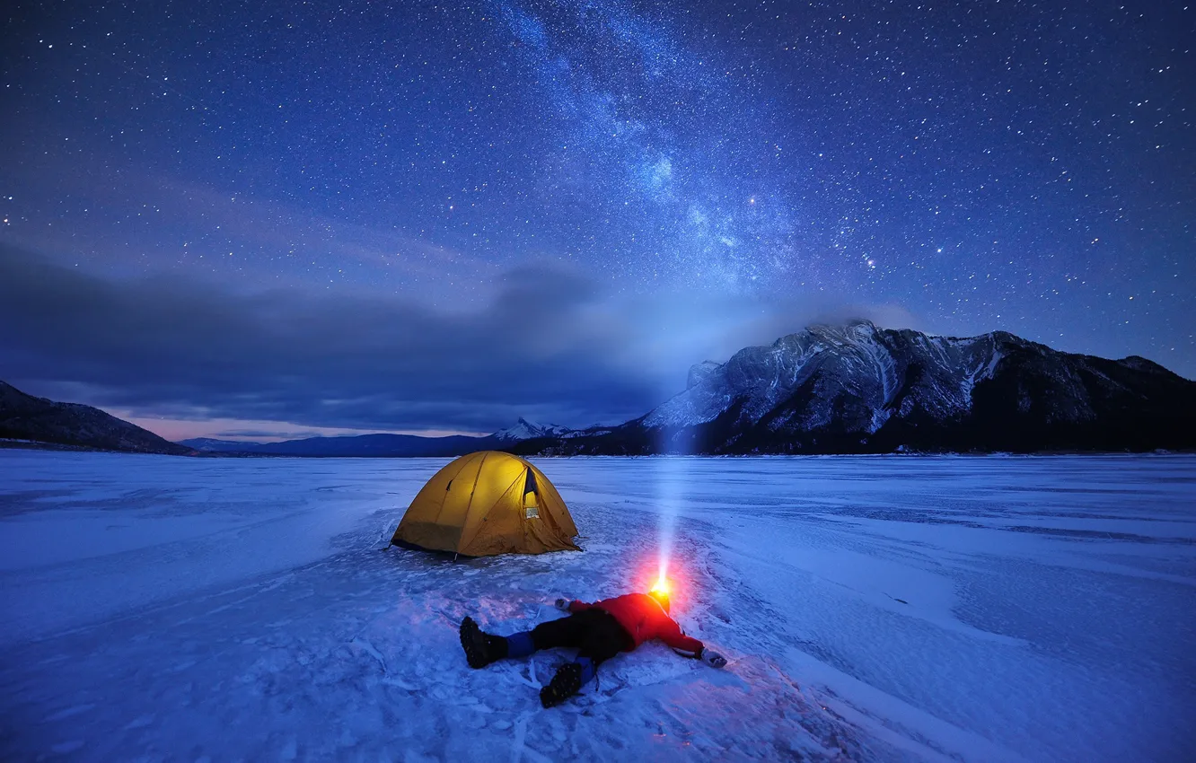 Фото обои зима, небо, звезды, свет, снег, горы, ночь, озеро
