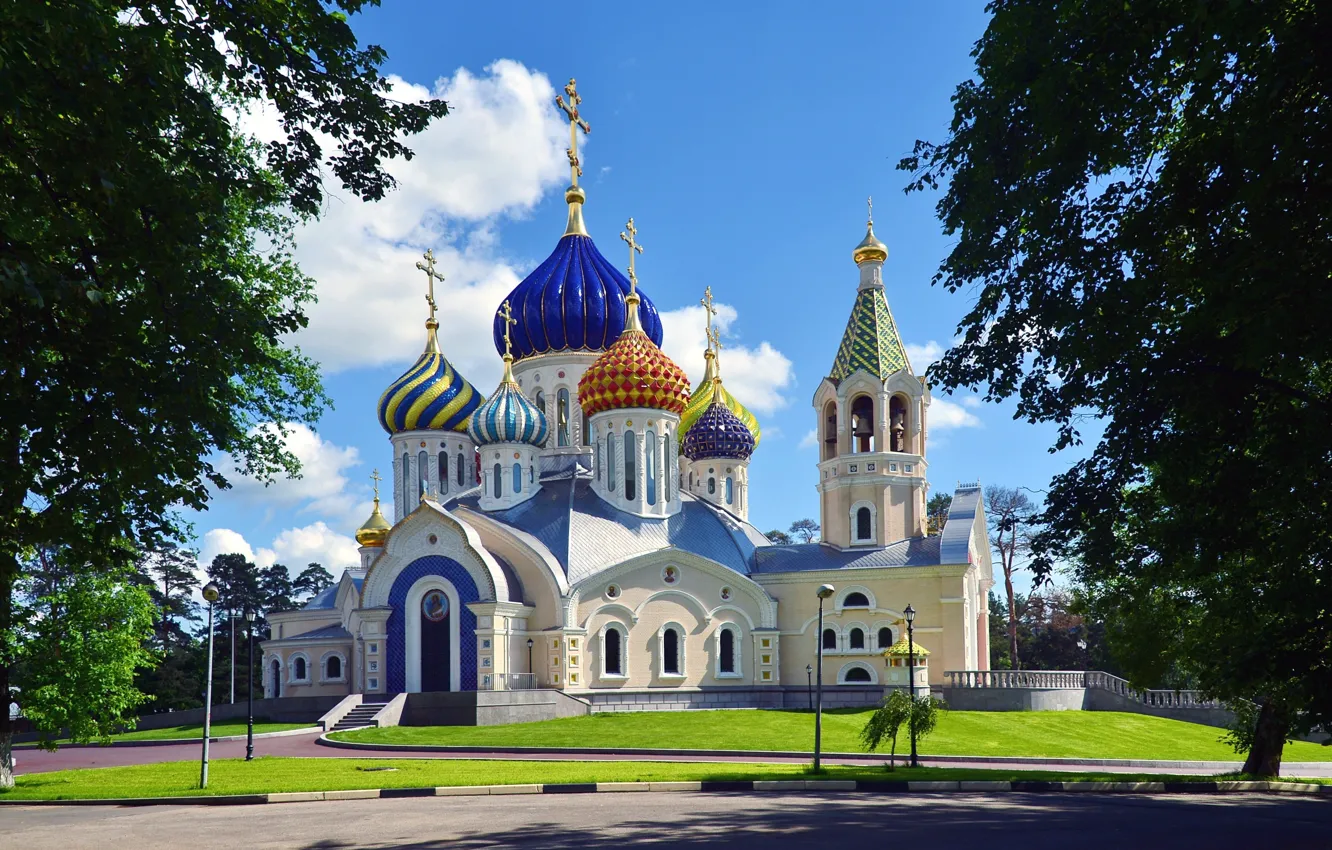 Фото обои небо, деревья, церьковь