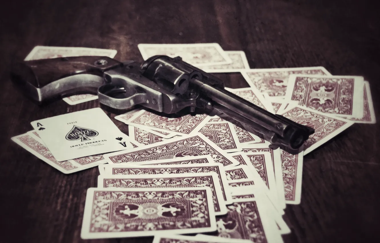 Фото обои карты, оружие, револвер