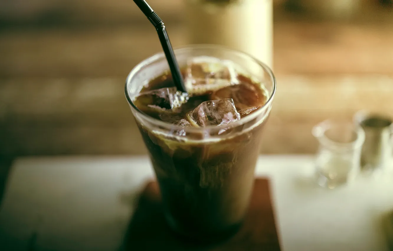 Фото обои лед, стакан, коктейль, трубочки