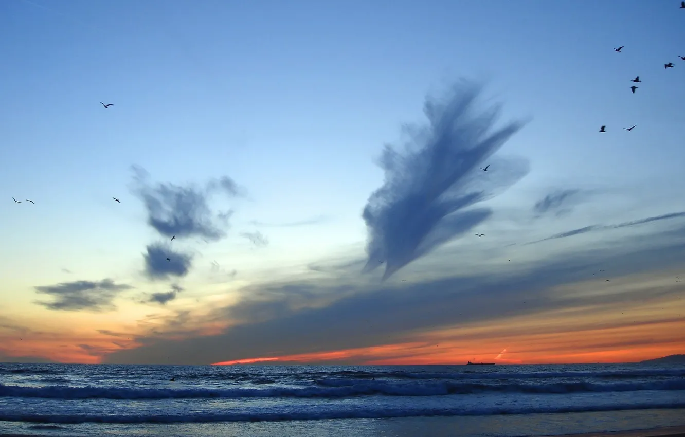 Фото обои волны, небо, облака, Море, горизонт