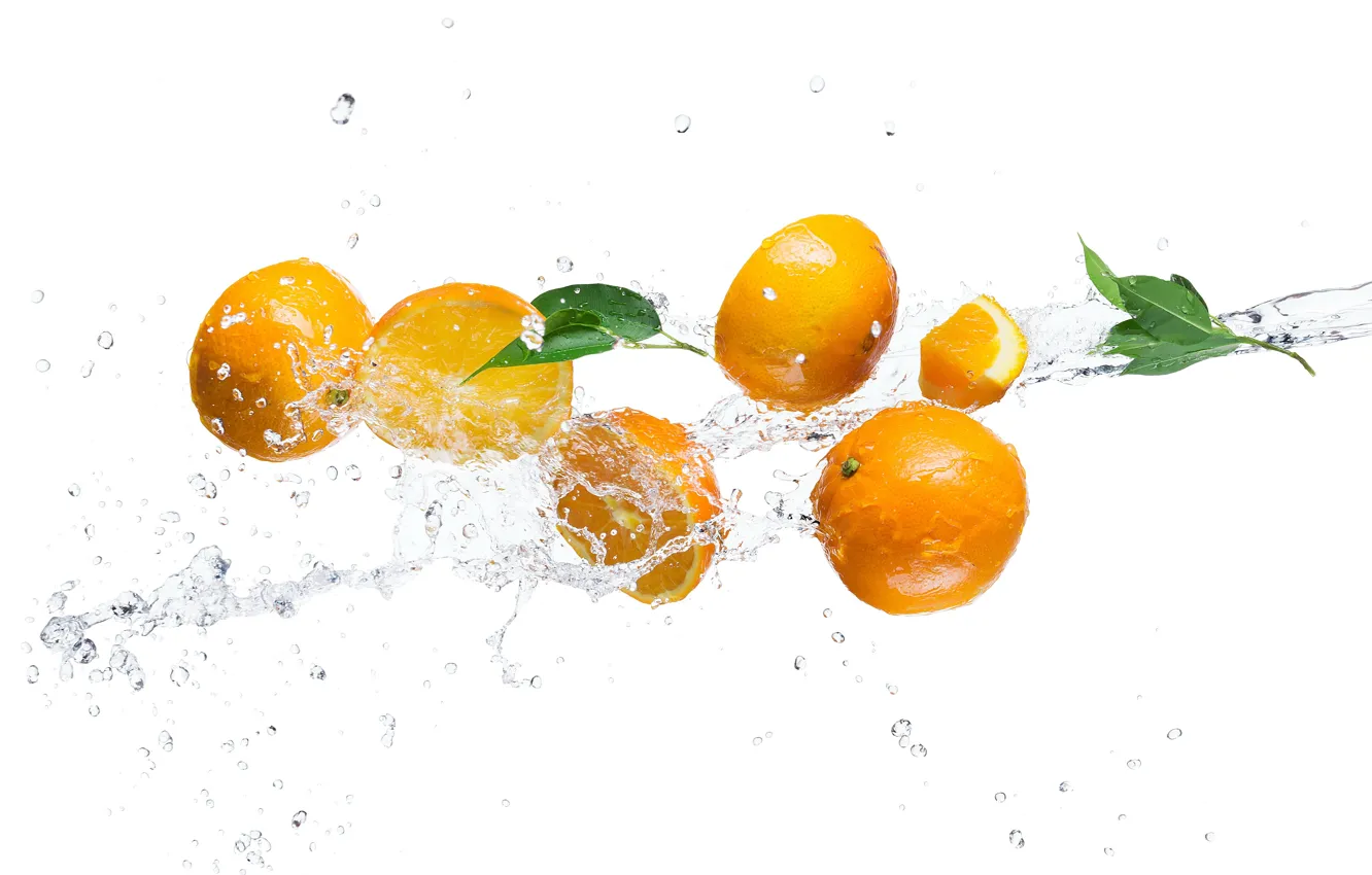 Фото обои вода, брызги, апельсин, белый фон, листики