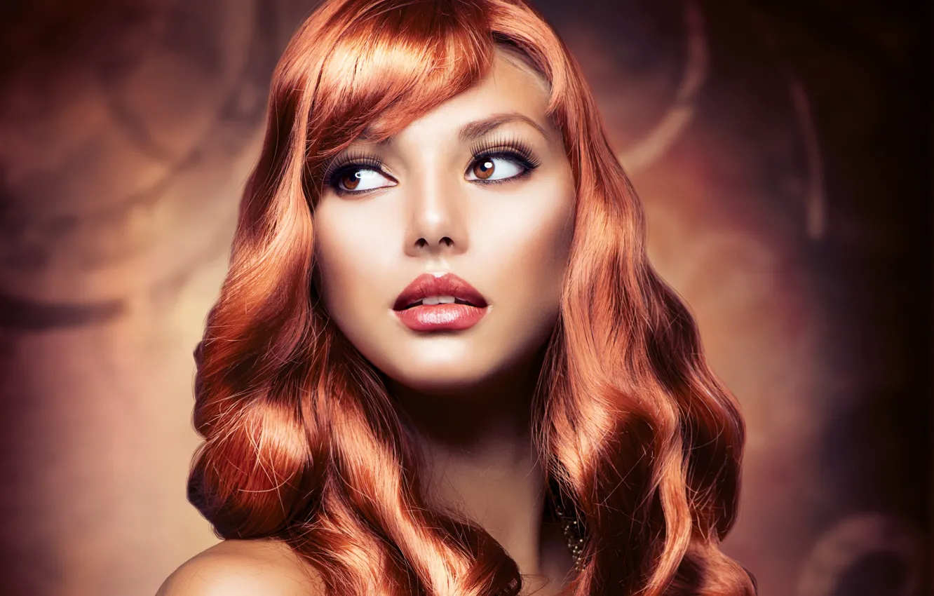 Фото обои взгляд, девушка, ресницы, фон, макияж, губы, рыжая, волнистые волосы