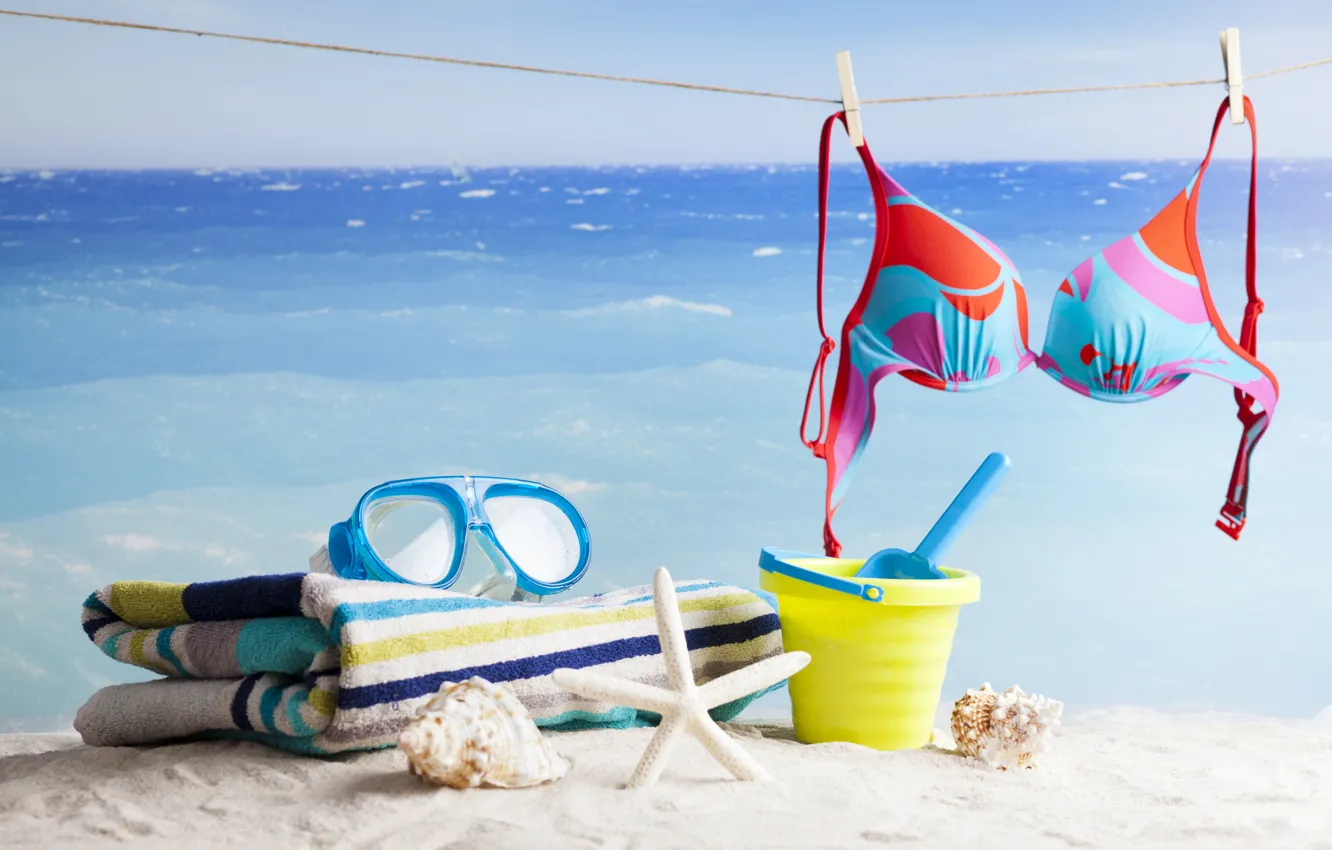 Фото обои песок, море, пляж, солнце, отдых, полотенце, горизонт, очки