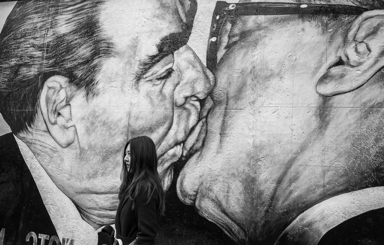 Фото обои рисунок, поцелуй, Леонид Брежнев, Эрих Хонеккер