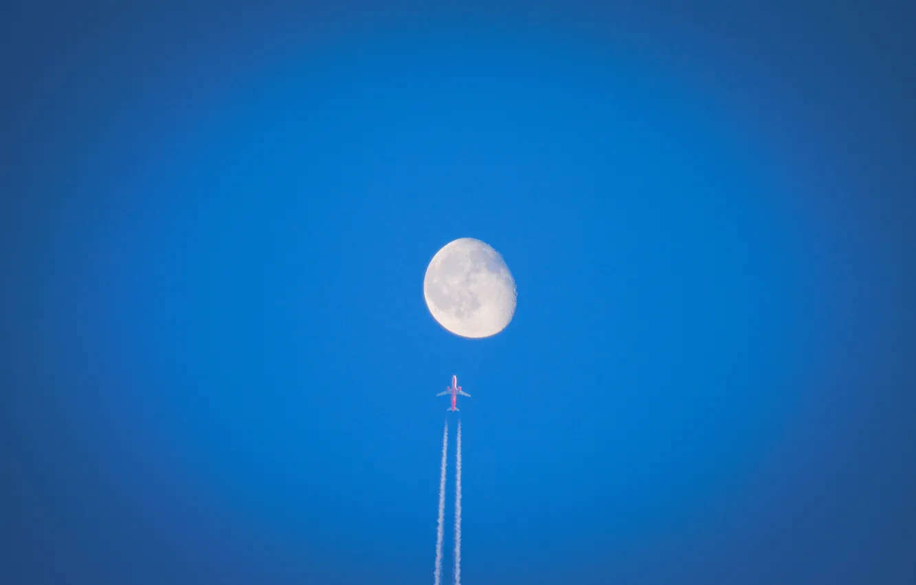 Фото обои moon, sky, flight, airplane, contrails