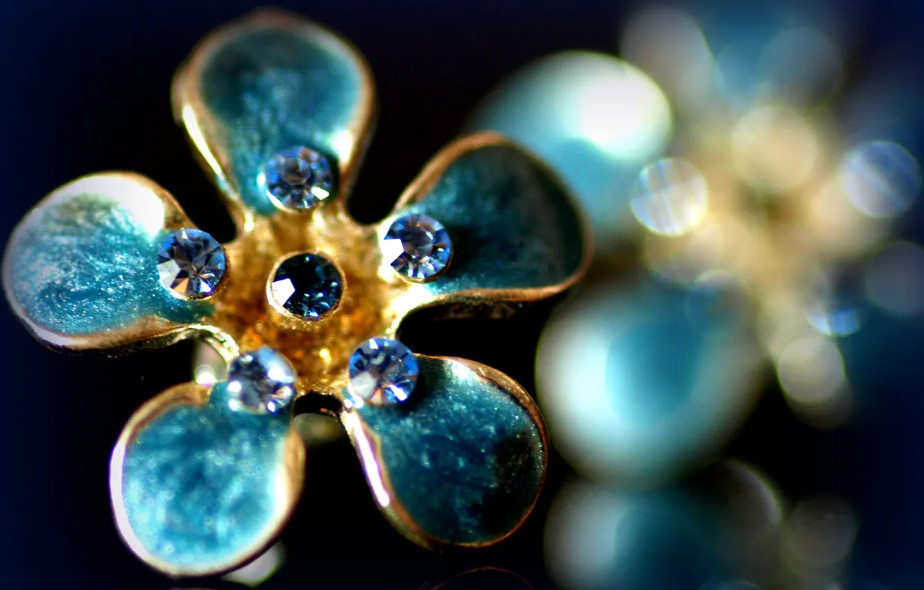 Фото обои синий, блики, золото, голубой, блеск, размытость, кольцо, драгоценные камни