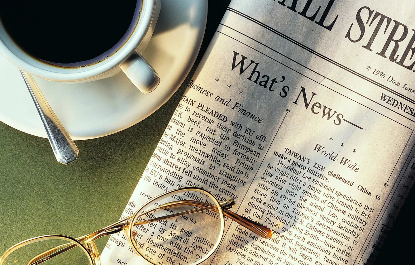 Фото обои кофе, очки, ложка, чашка, газета, новости, 1920x1080, подстаканник
