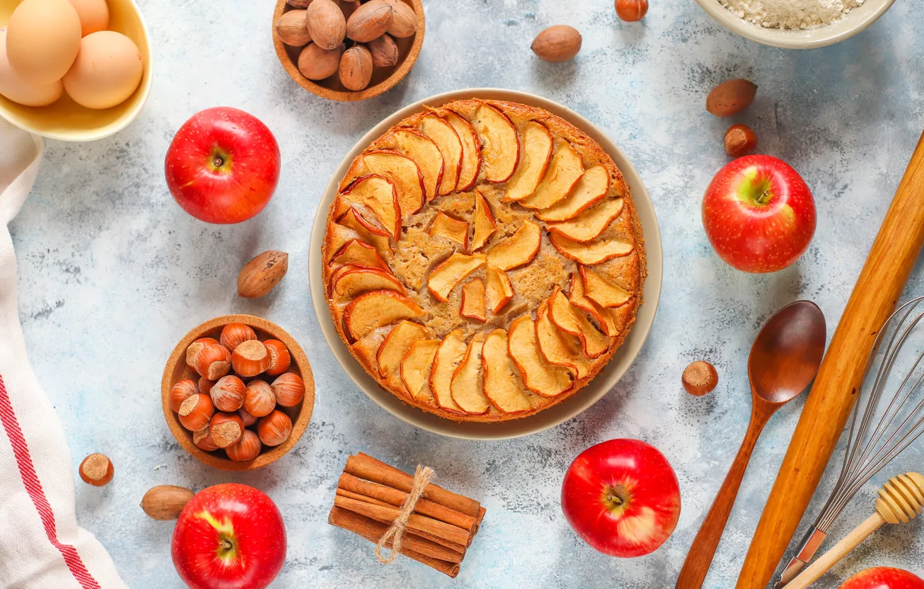 Фото обои яблоки, пирог, орехи, корица, выпечка, apples, шарлотка, bake