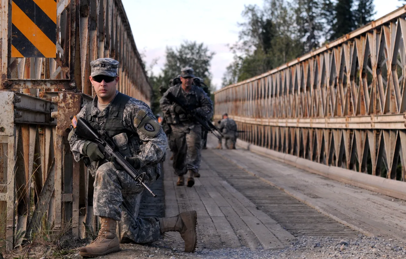 Фото обои мост, оружие, солдаты