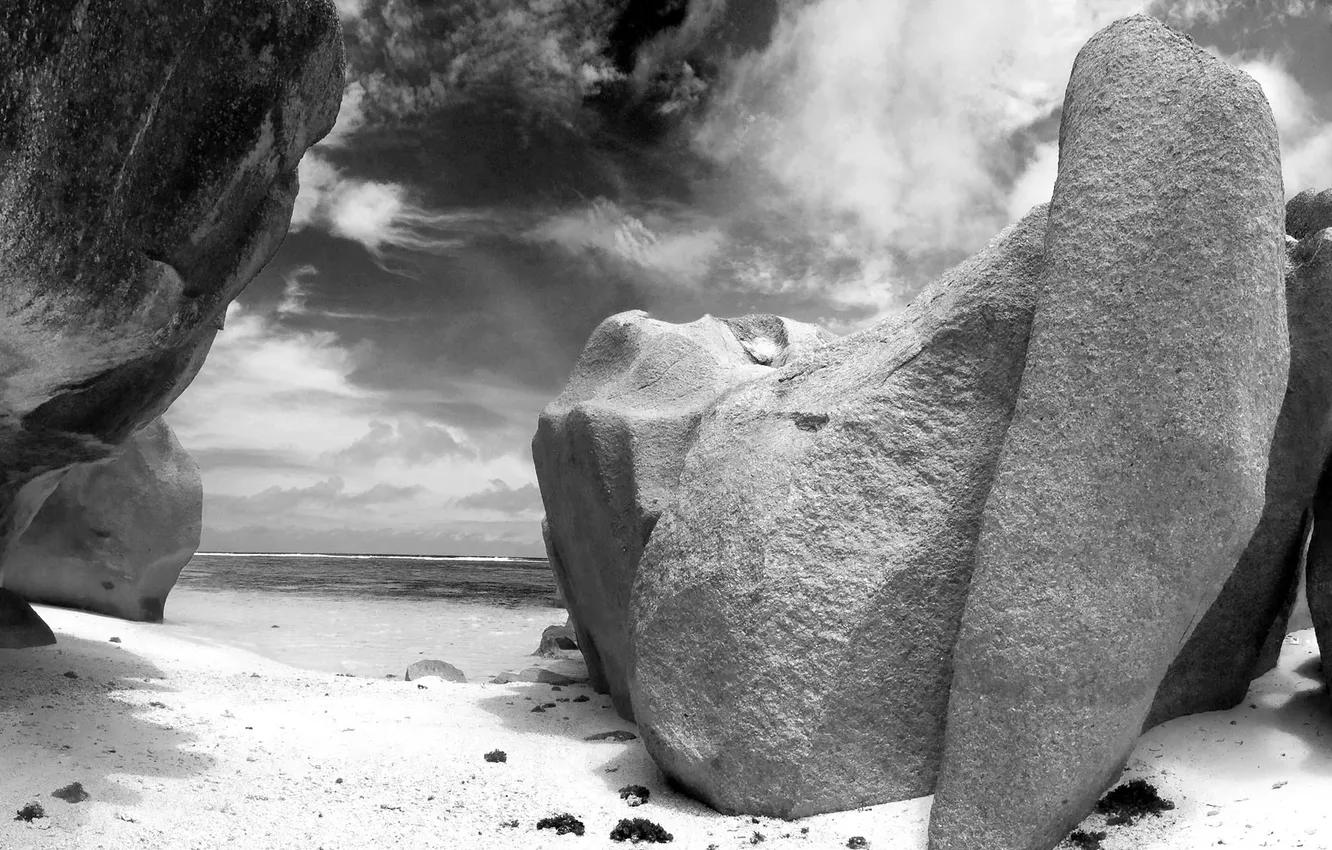 Фото обои песок, скалы, черно-белое фото