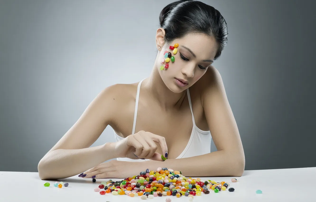 Фото обои colors, girl, asian, portrait, jelly beans