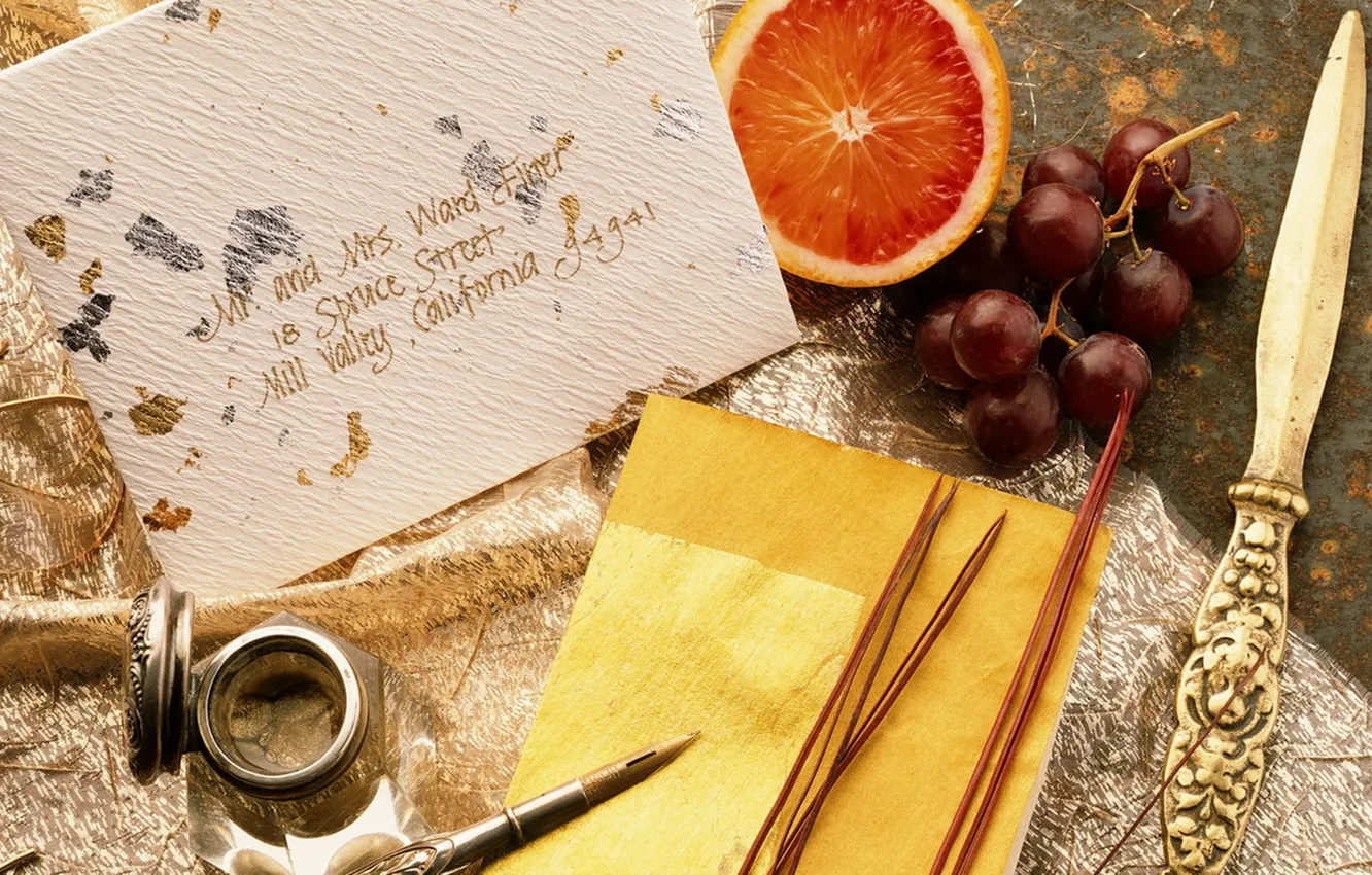 Фото обои письмо, перо, виноград, грейпфрут