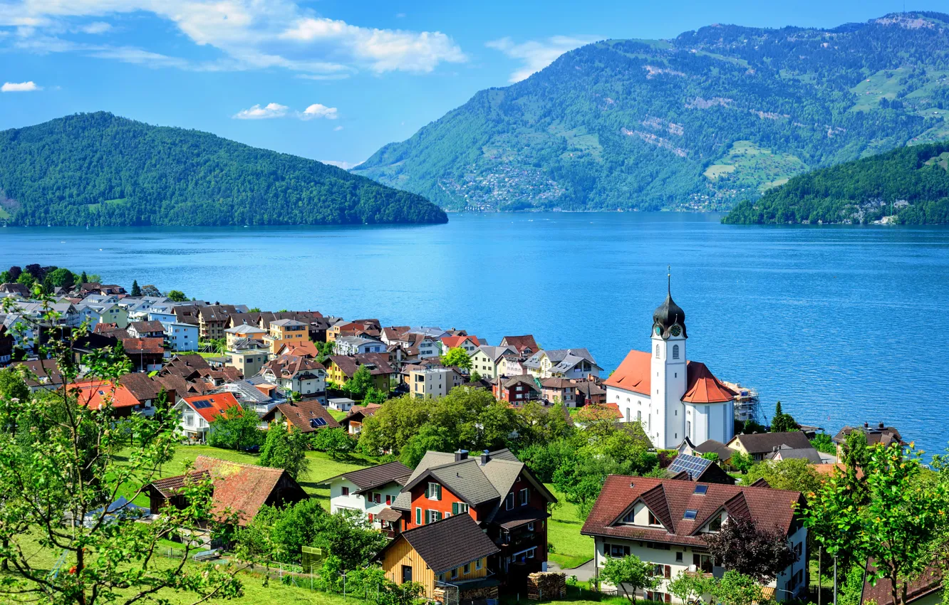 Фото обои зелень, солнце, облака, деревья, горы, озеро, Швейцария, домики