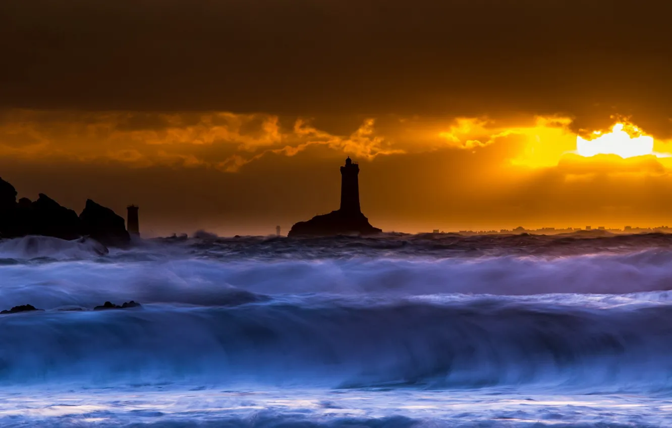 Фото обои море, ночь, волна, маяк