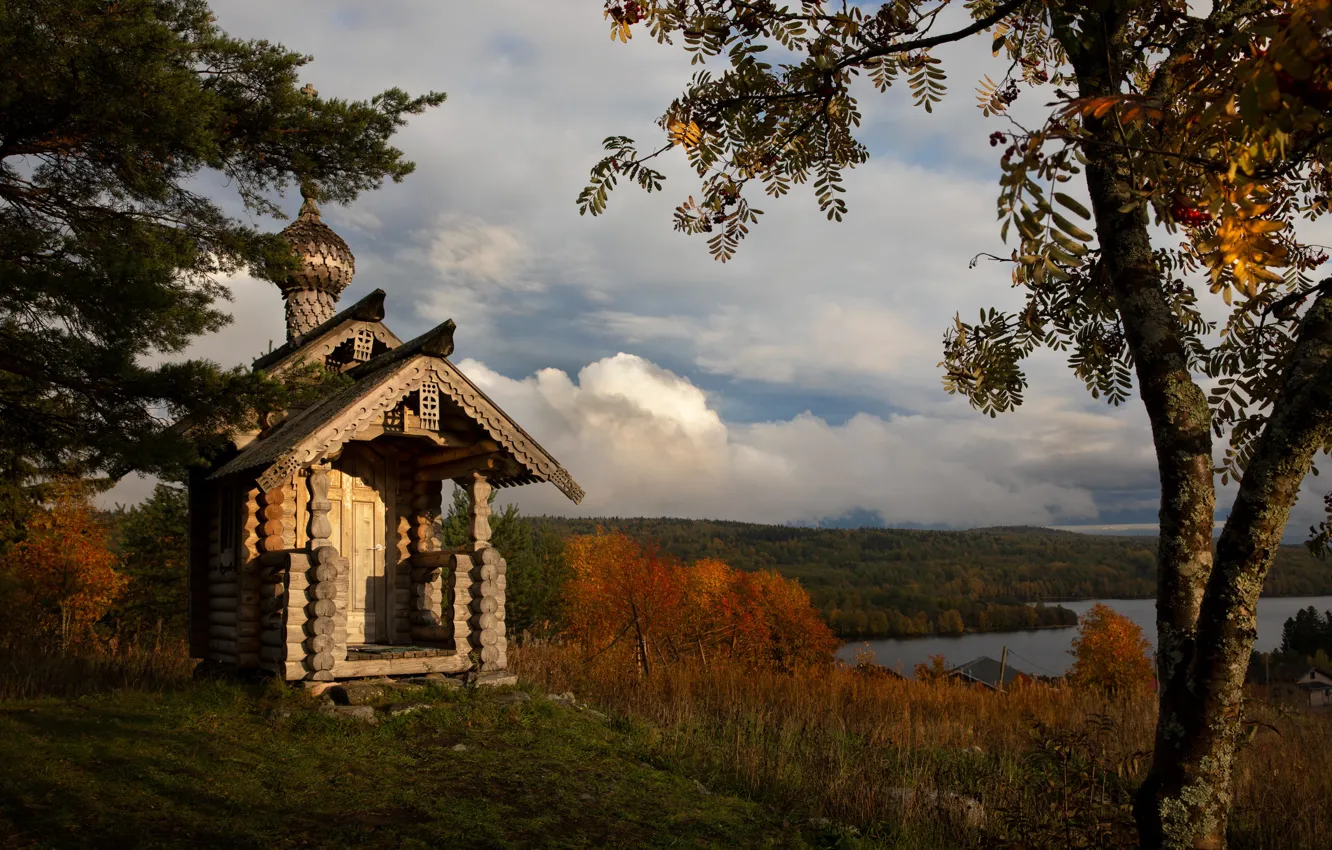 Фото обои осень, облака, деревья, пейзаж, природа, озеро, часовня, леса