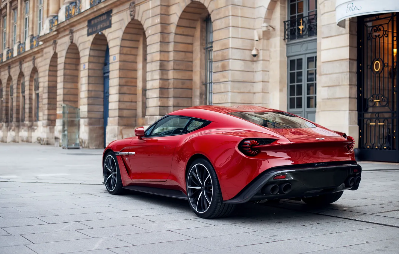 Красный спорткар. Aston Martin Vanquish красный. Aston Martin Vanquish Zagato 2019.